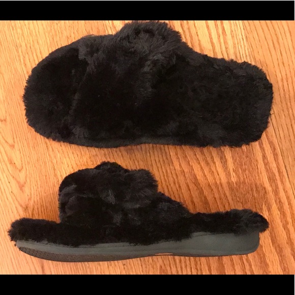Vionic Shoes - EUC Vionic Plush Slippers, Black